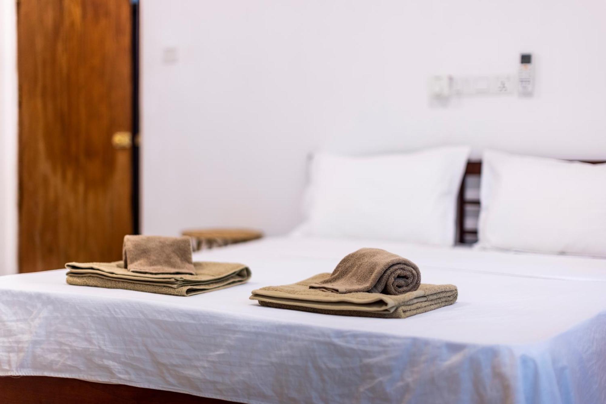 Makai Surf House Otel Ahangama Dış mekan fotoğraf