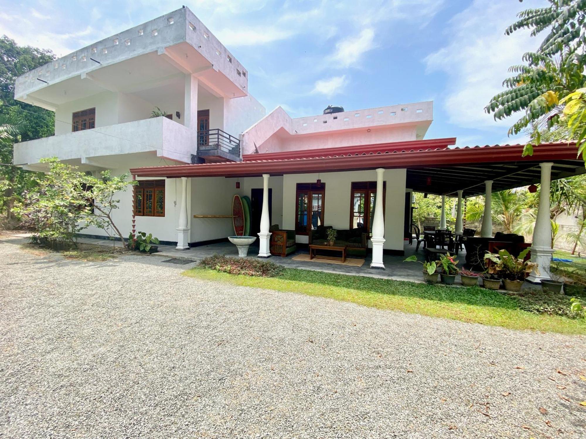 Makai Surf House Otel Ahangama Dış mekan fotoğraf