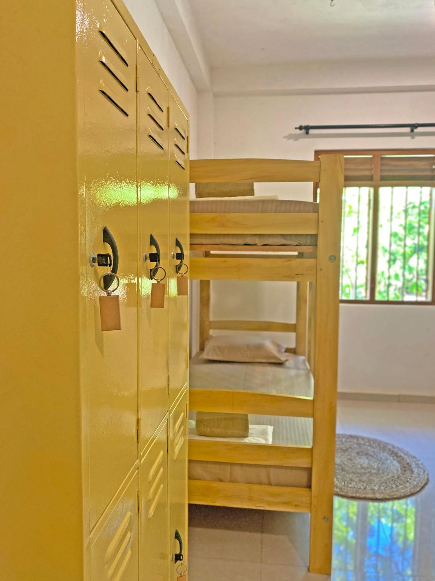 Makai Surf House Otel Ahangama Dış mekan fotoğraf