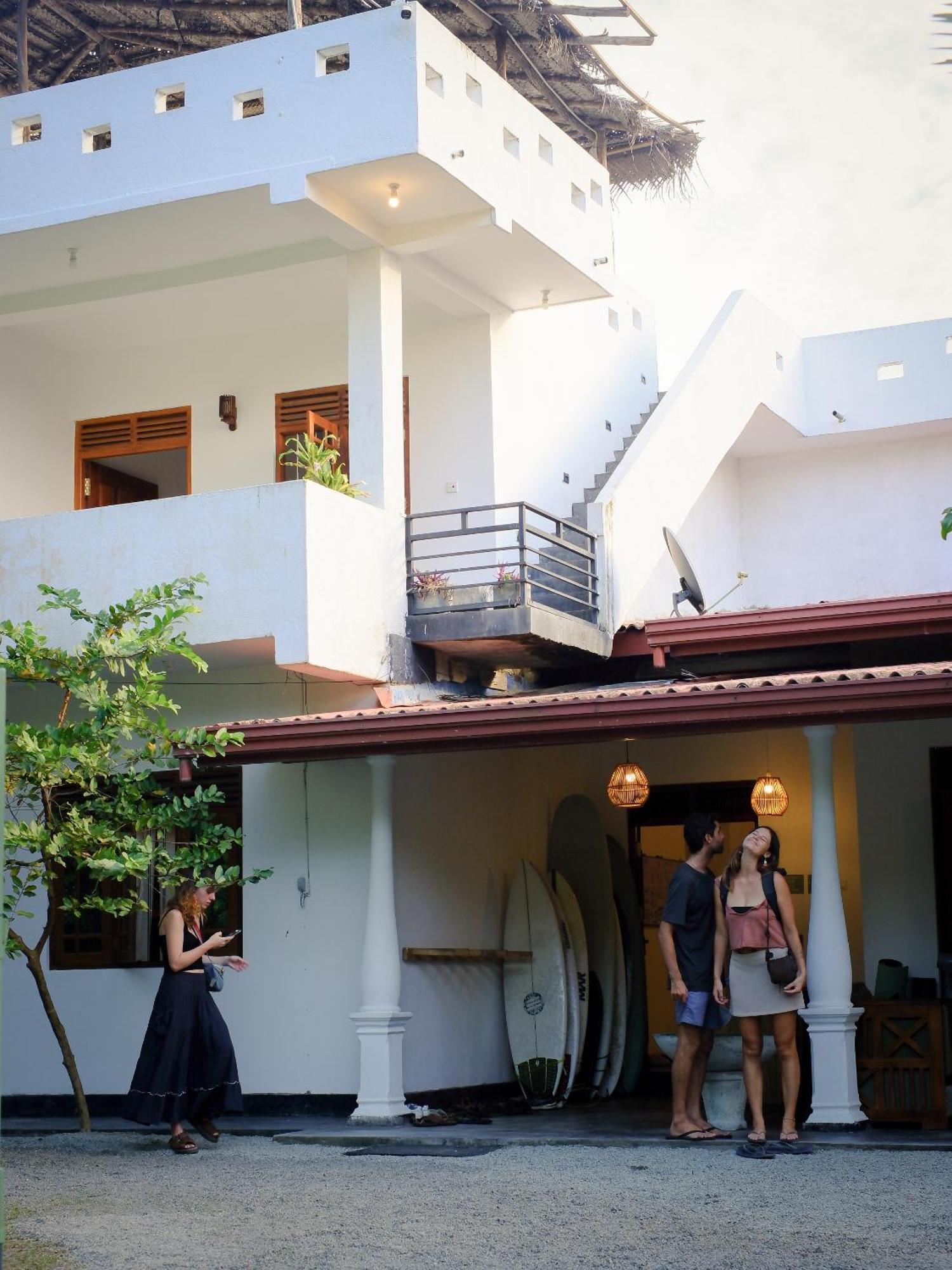 Makai Surf House Otel Ahangama Dış mekan fotoğraf